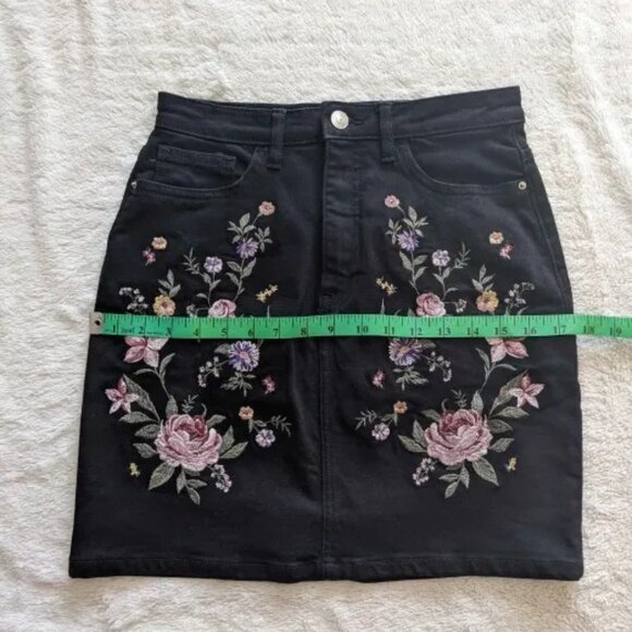 Black Denim Floral Embroidered Skirt - Picture 7 of 7